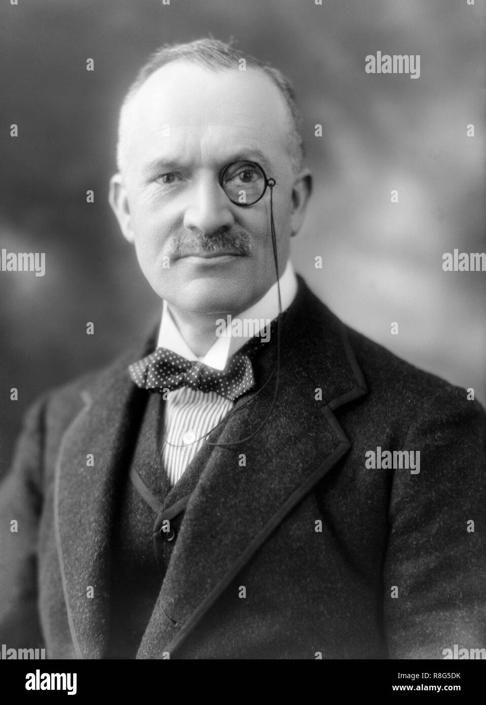 Major Leonard Greenham Star Molloy, DSO (1861 - 1937) war ein britischer Arzt und Politiker in Naas, Grafschaft Kildare, Irland. Er Chirurg Leutnant in der Herzog von Lancaster der eigenen Yeomanry im Jahre 1901 in Auftrag gegeben wurde geboren, und war ein Leutnant ernannt, als er seine Kommission als Chirurg im Juli 1902 zurückgetreten. Während des Ersten Weltkrieges diente er in Frankreich und der Zentrale (Dispatches zweimal) und war 2. das Kommando über die 23. Große Molloy war den Distinguished Service Order (DSO) im Jahr 1917 ausgezeichnet. Er zog sich von der Armee im Jahre 1921. Er war ein Honorary Life Mitglied der St. John Ambulance Association. Stockfoto
