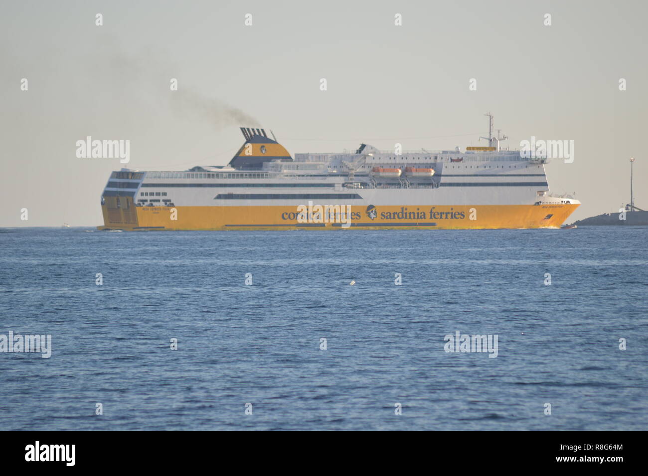 Ein Korsika Fähren Sardinien Fähren im Mittelmeer Schiff Stockfoto