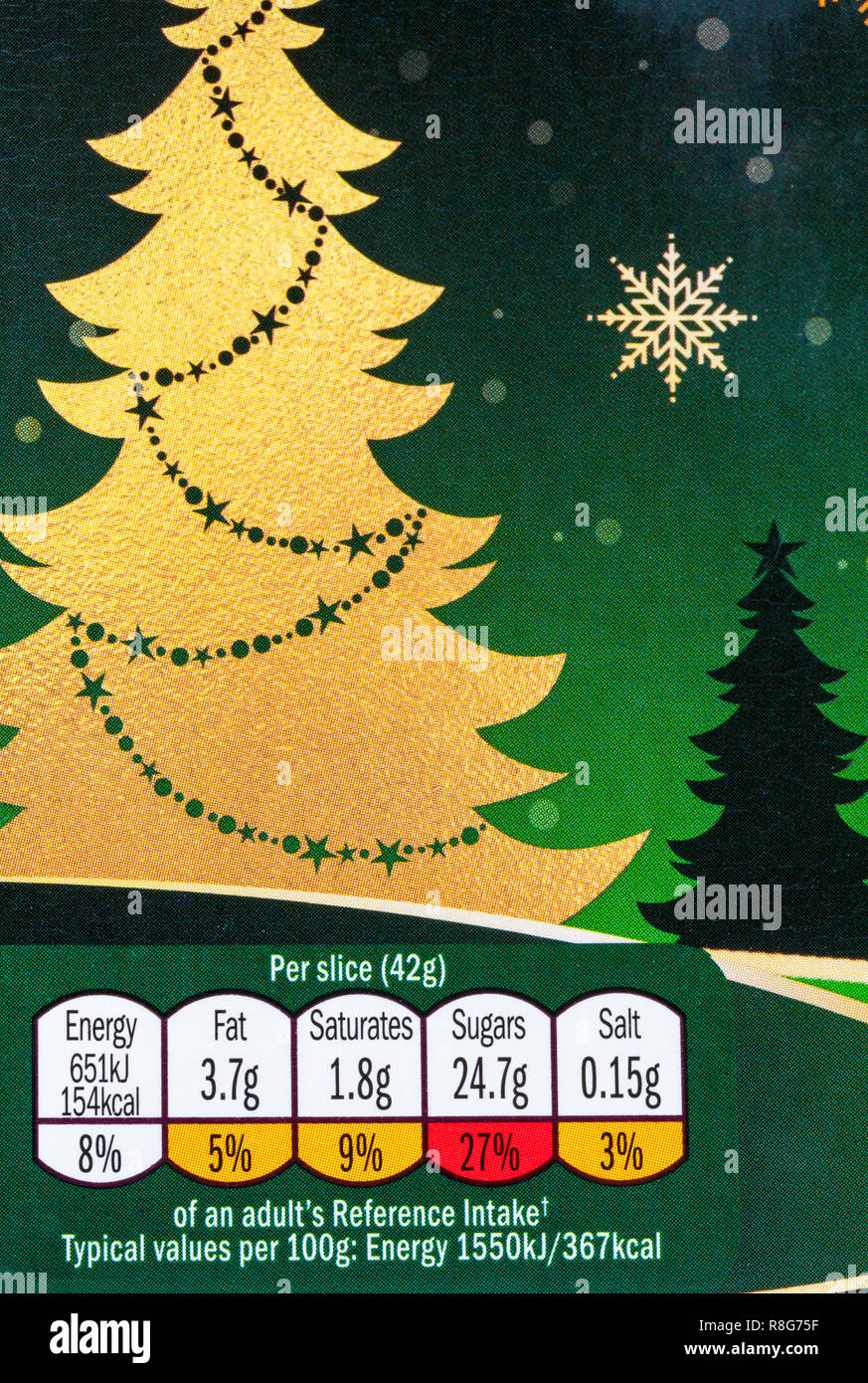 Ernährungswissenschaftliche Informationen über Box von Herr Kipling 6 Weihnachten Schichten überaus guten Kuchen - Traffic Light System Kennzeichnung farbkodierte Label Stockfoto