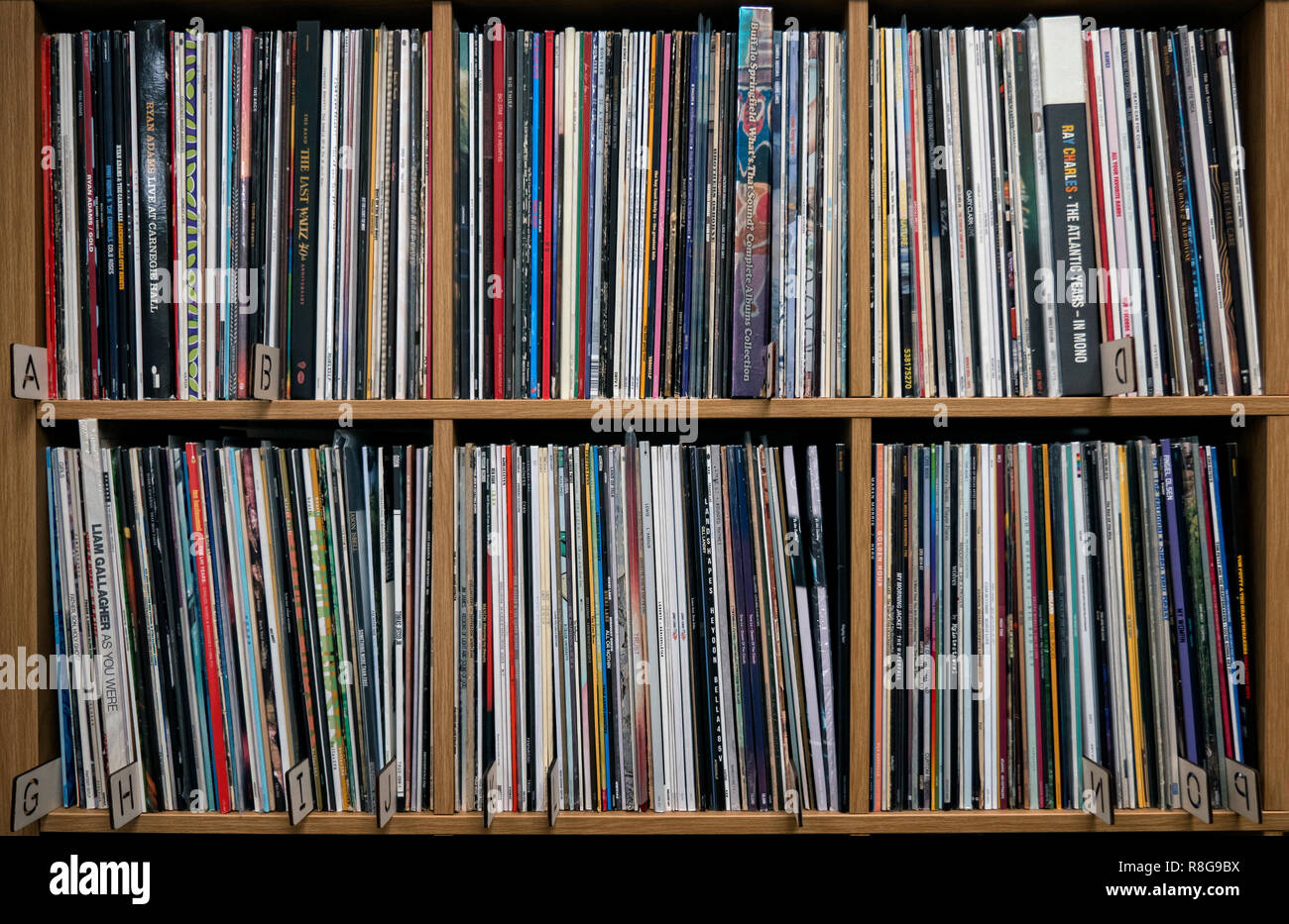 12" Vinyl Record Collection auf einem Regal. Stockfoto