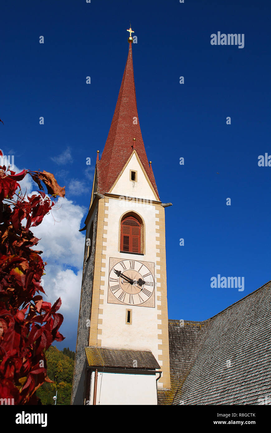 Pfarrkirche St. Nikolaus (ital. San Nicolo), Ultental Tal, Südtirol, Italien Stockfoto