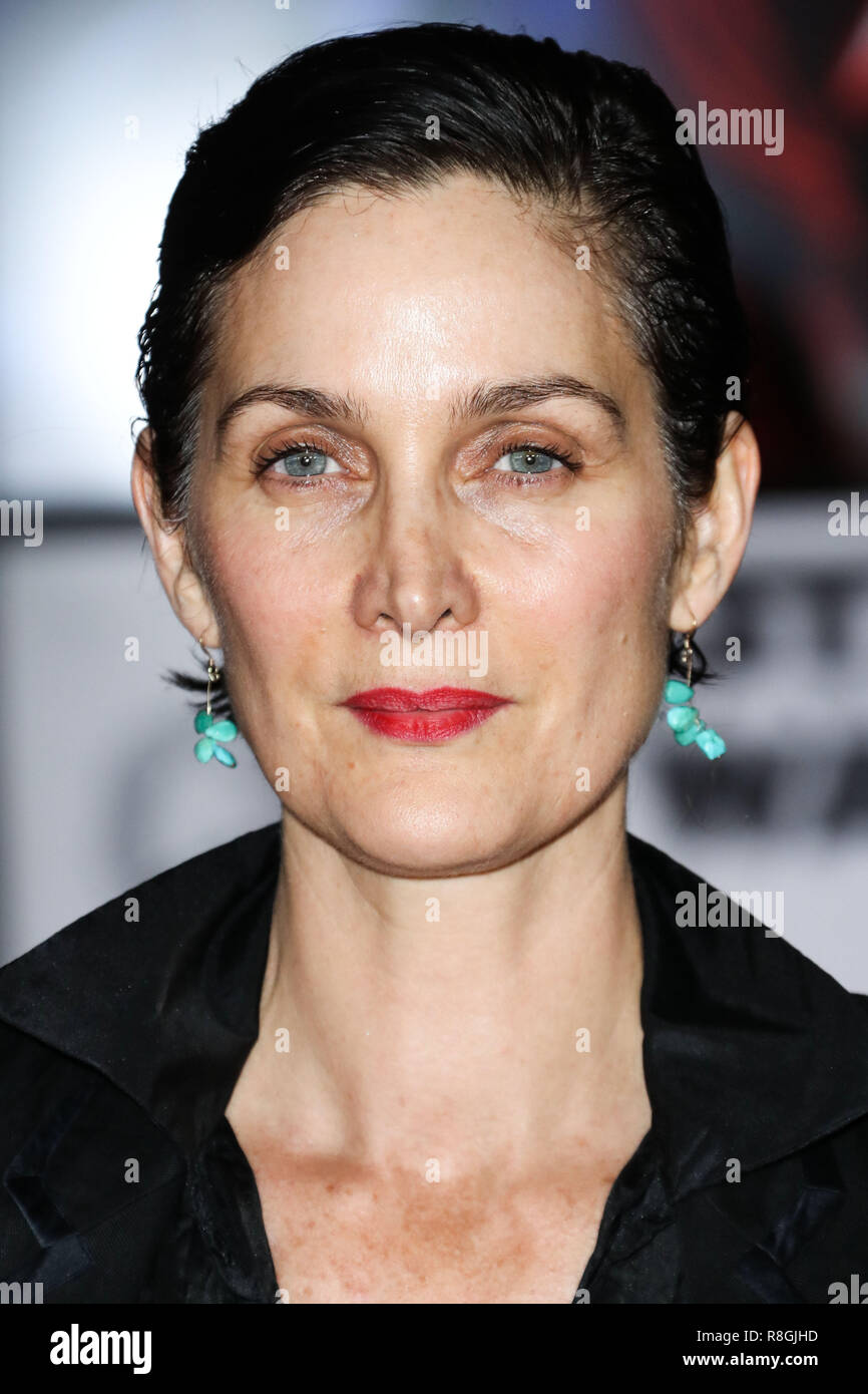 LOS ANGELES, Ca, USA - 09 Dezember: Carrie-Anne Moss bei der Weltpremiere von Disney Bilder und Lucasfilm's Star Wars: Der letzte Jedi' im Shrine Auditorium statt am 9. Dezember 2017 in Los Angeles, Kalifornien, USA. (Foto von Xavier Collin/Image Press Agency) Stockfoto