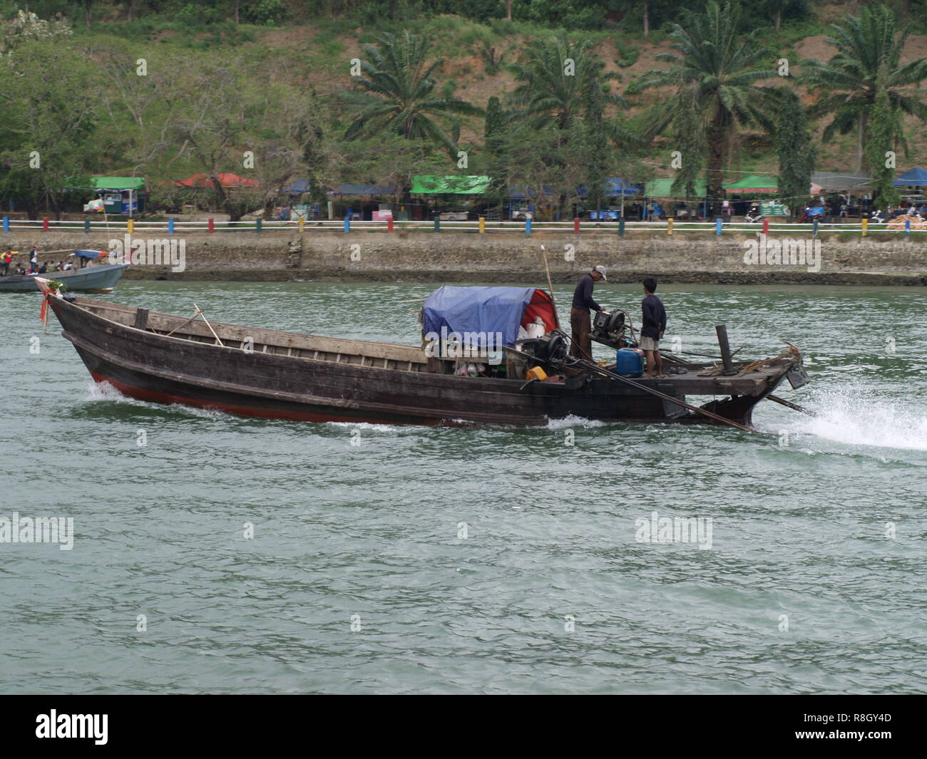 Die burmesische Fischer an einem Tag der Arbeit in der Ortschaft kawthaung an der Grenze zu Thailand Stockfoto