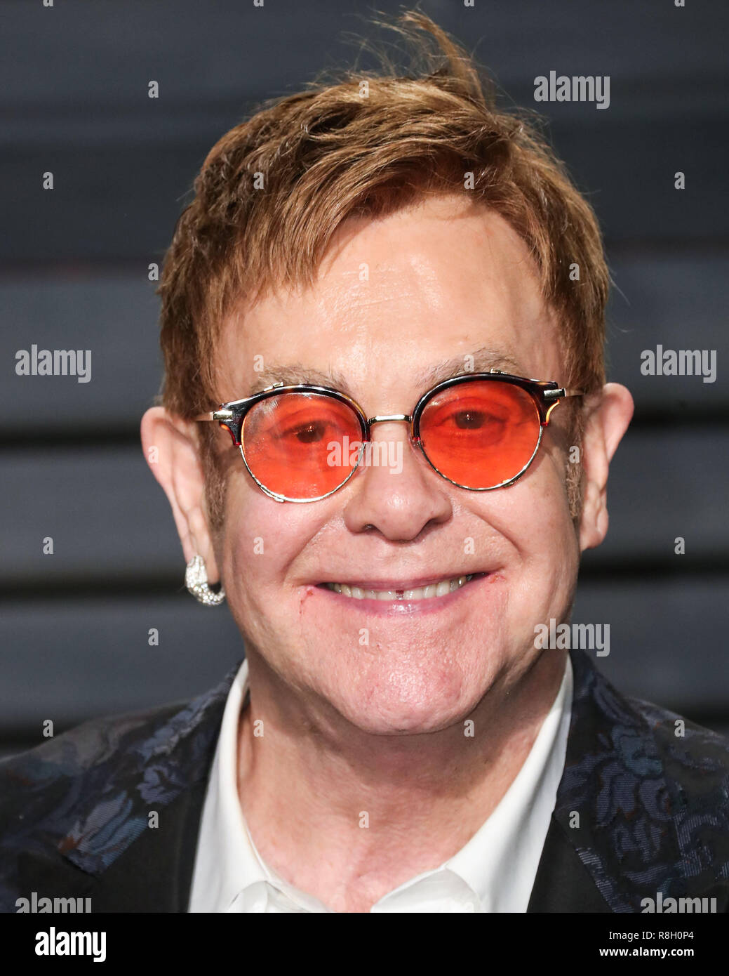 BEVERLY HILLS, Los Angeles, CA, USA - 26. Februar: Elton John kommt an der 2017 Vanity Fair Oscar Party im Wallis Annenberg Center für Darstellende Künste hielt am 26. Februar 2017 in Beverly Hills, Los Angeles, Kalifornien, Vereinigte Staaten. (Foto von Xavier Collin/Image Press Agency) Stockfoto