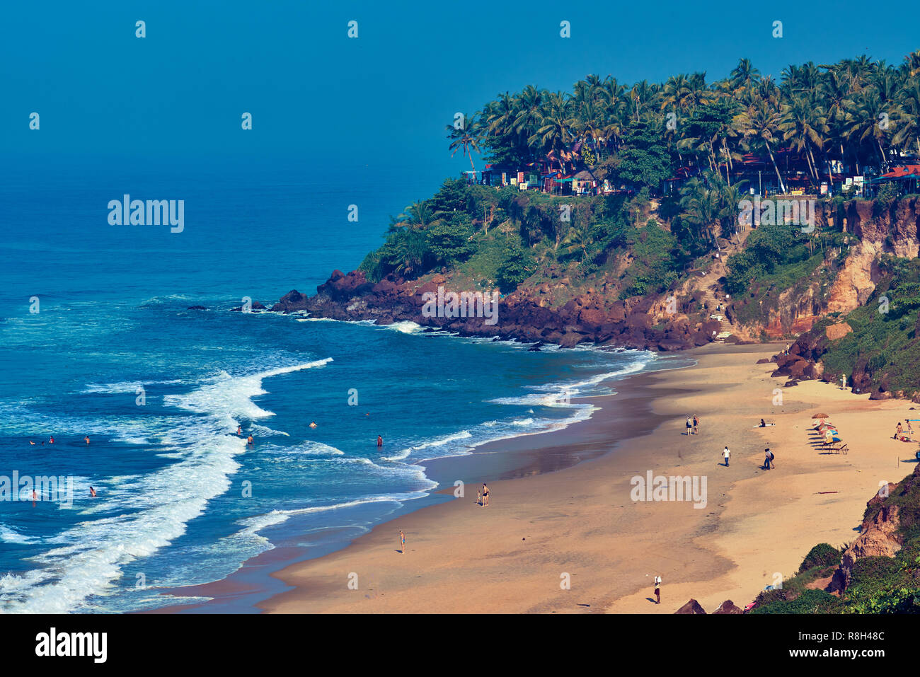 Cochin, Kerala/Indien - November 30, 2017: Blick von Varkala Beach von Cliff. Varkala Beach - einer der schönsten Strände Indiens. Stockfoto