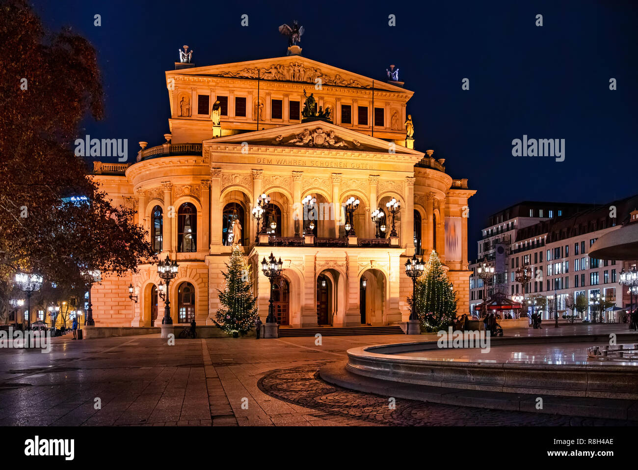 Frankfurt Alte Oper bei Cristmastime, Deutschland Stockfoto