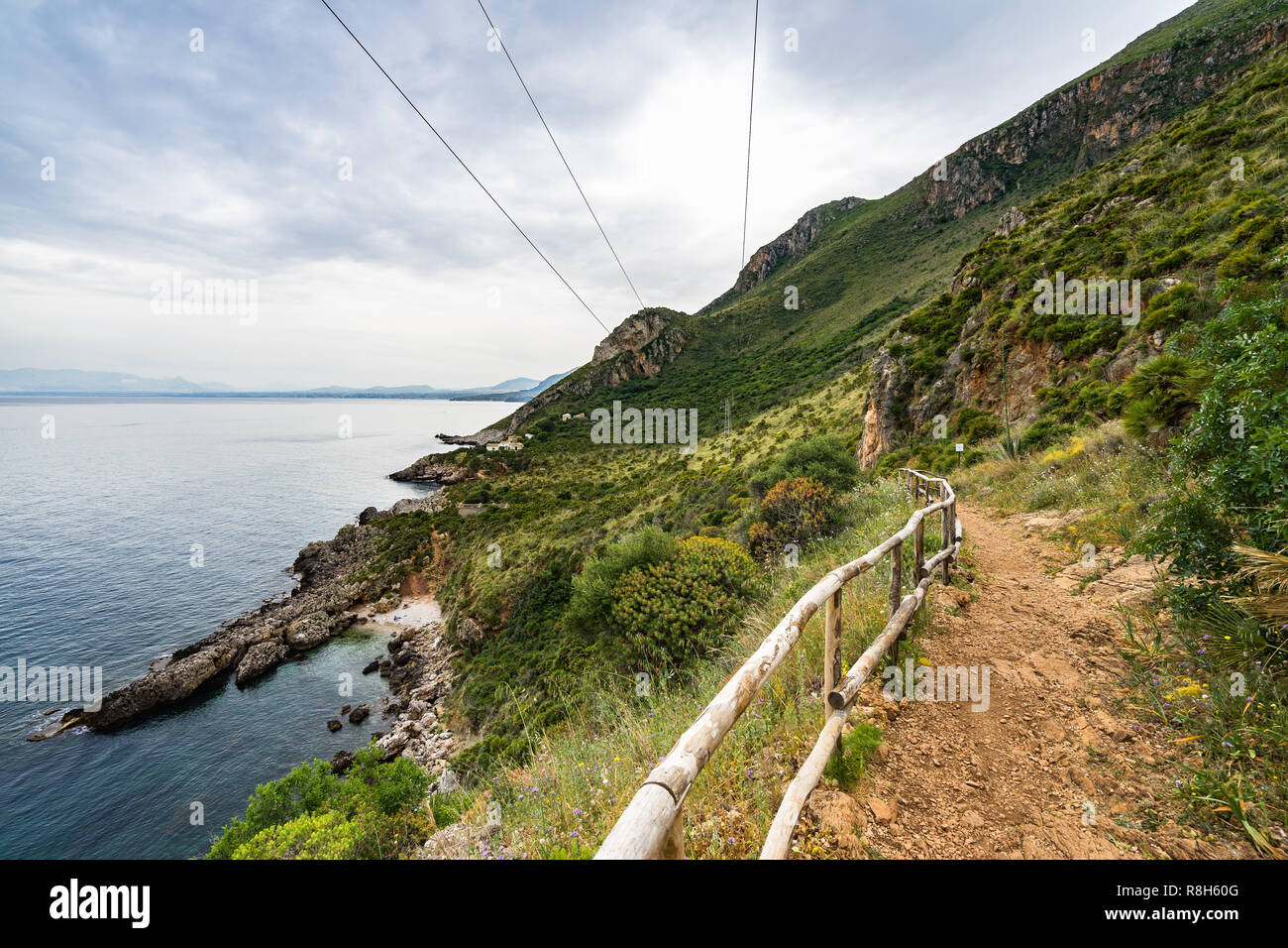 Wanderweg an der Küste des Golf von Castellamare an Zingaro, San Vito Lo Capo, Sizilien, Italien Stockfoto