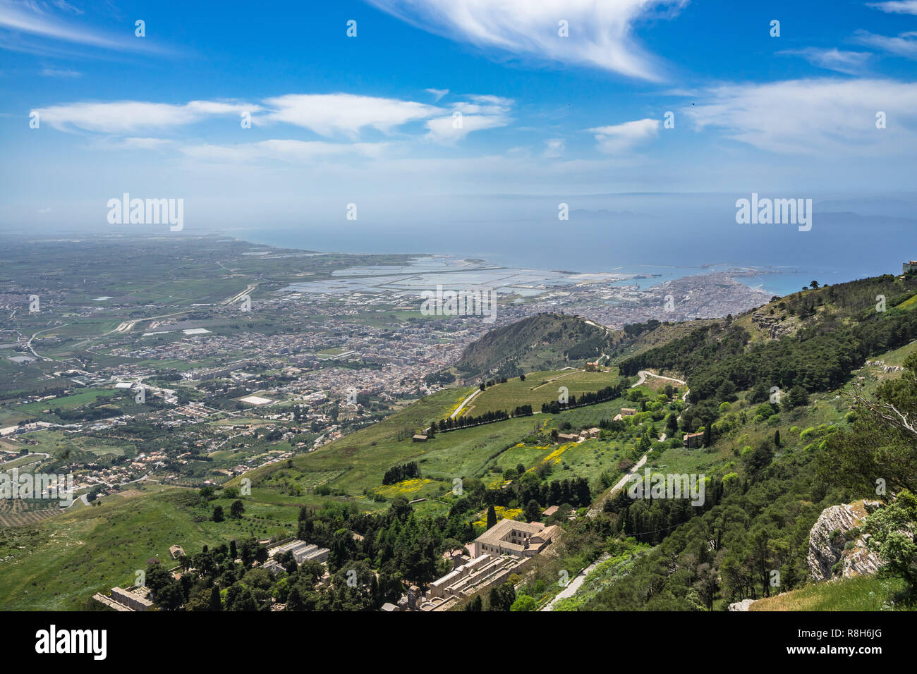 Erstaunliches Panorama von Erice, Sizilien. Es ist möglich, Trapani Stadt zu sehen, Paceco Kochsalzlösung und Ägadischen Inseln Stockfoto