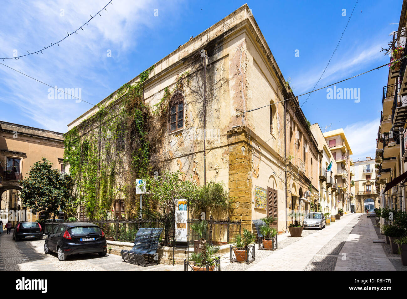 Alten, typischen Gebäude im historischen Zentrum von Sciacca. Sciacca, Sizilien, Provinz Agrigento, Italien, Mai 2018 Stockfoto