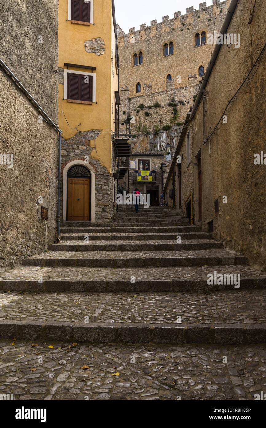 Treppe zum Eingang von Caccamo mittelalterliche Burg, Sizilien, Palermo Provinz, Italien Stockfoto