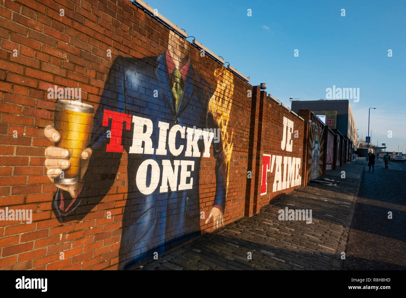 Tennent's Lagerbier Wandbild auf Wand an Tennent Caledonian Brauereien Wellpark Brauerei in Glasgow, Schottland, Großbritannien lackiert Stockfoto