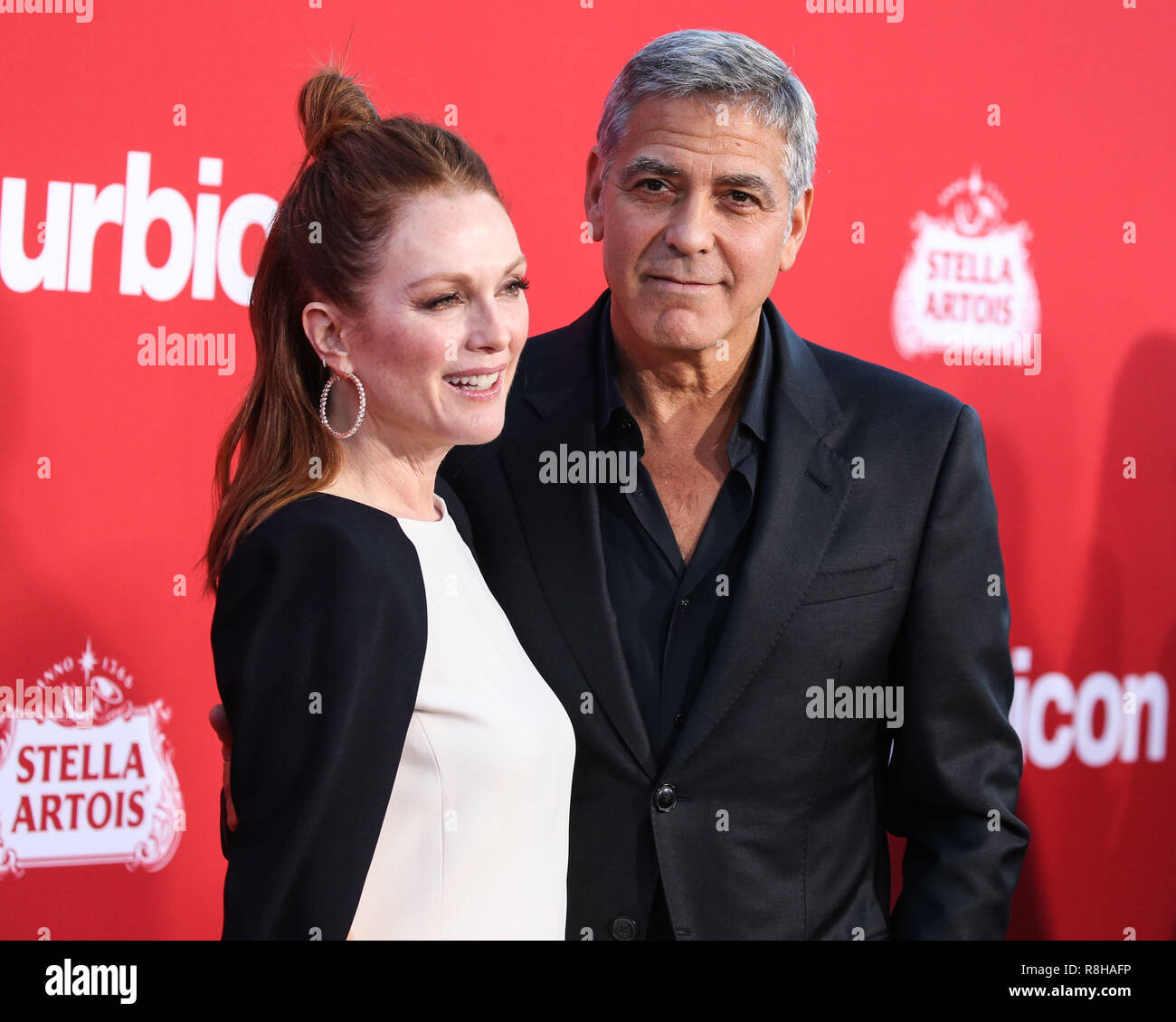 WESTWOOD, Los Angeles, CA, USA - 22. Oktober: Schauspielerin Julianne Moore und Schauspieler George Clooney in Los Angeles Premiere von Paramount Pictures "uburbicon' im Regency Dorf Theater am 22. Oktober 2017 in Westwood, Los Angeles, Kalifornien, USA. (Foto von Xavier Collin/Image Press Agency) Stockfoto