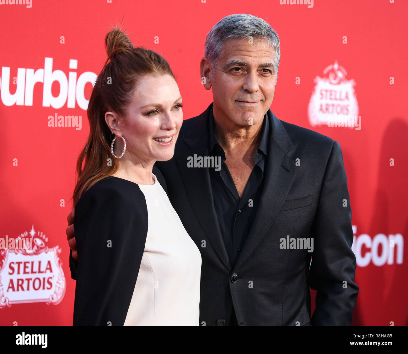 WESTWOOD, Los Angeles, CA, USA - 22. Oktober: Schauspielerin Julianne Moore und Schauspieler George Clooney in Los Angeles Premiere von Paramount Pictures "uburbicon' im Regency Dorf Theater am 22. Oktober 2017 in Westwood, Los Angeles, Kalifornien, USA. (Foto von Xavier Collin/Image Press Agency) Stockfoto