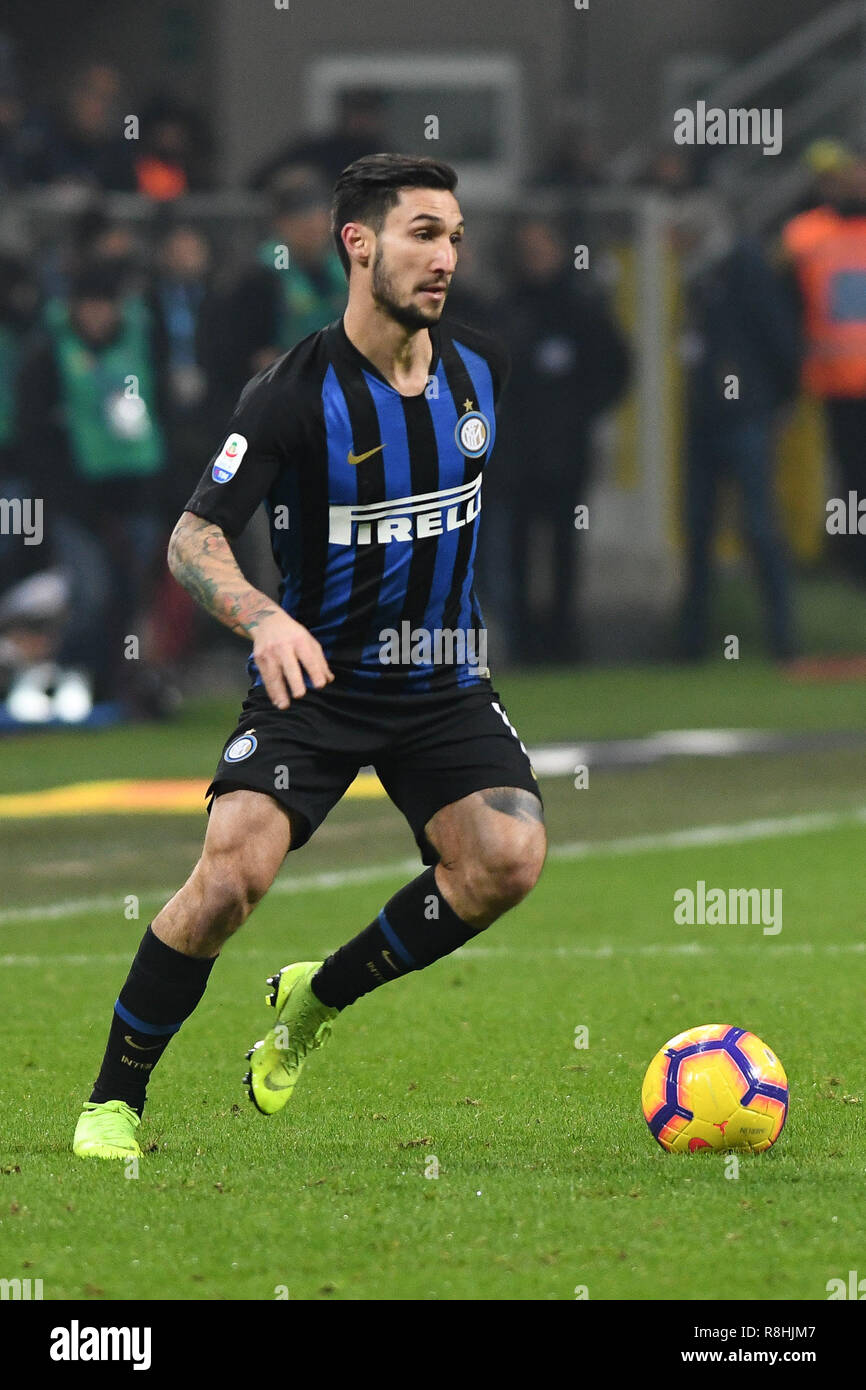 Mailand, Italien. 15. Dezember 2018. Foto Claudio Grassi/LaPresse 15 dicembre 2018 Milano (MI) Italia sport calcio Inter vs Udinese - Campionato di calcio Serie A TIM 2018/2019 - Stadio Giuseppe Meazza. Nella Foto: Matteo Politano (#16) Inter Mailand (MI) Italien Sport Fussball FC Internazionale Mailand vs Udinese Calcio - Italienische Fußball-Liga Serie A TIM 2018/2019 - Giuseppe Meazza Stadion. In der Pic: Matteo Politano (#16 Inter) Credit: LaPresse/Alamy Live News Credit: LaPresse/Alamy leben Nachrichten Stockfoto