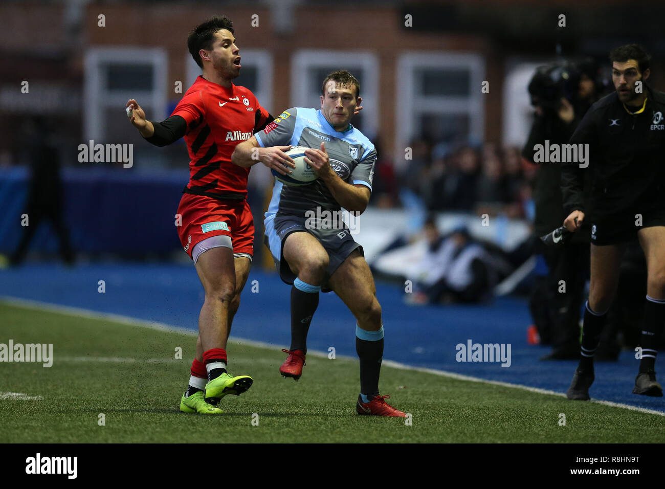 Cardiff, Wales, UK. 15. Dez 2018. Garyn Smith von Cardiff Blues in Aktion. Heineken Champions Cup, pool 3 Rugby-Spiel, Cardiff Blues v Saracens am BT Sport in Cardiff Cardiff Arms Park am Samstag, dem 15. Dezember 2018. Dieses Bild dürfen nur für redaktionelle Zwecke verwendet werden. Redaktionelle Verwendung nur. pic von Andrew Obstgarten/Andrew Orchard sport Fotografie/Alamy leben Nachrichten Stockfoto