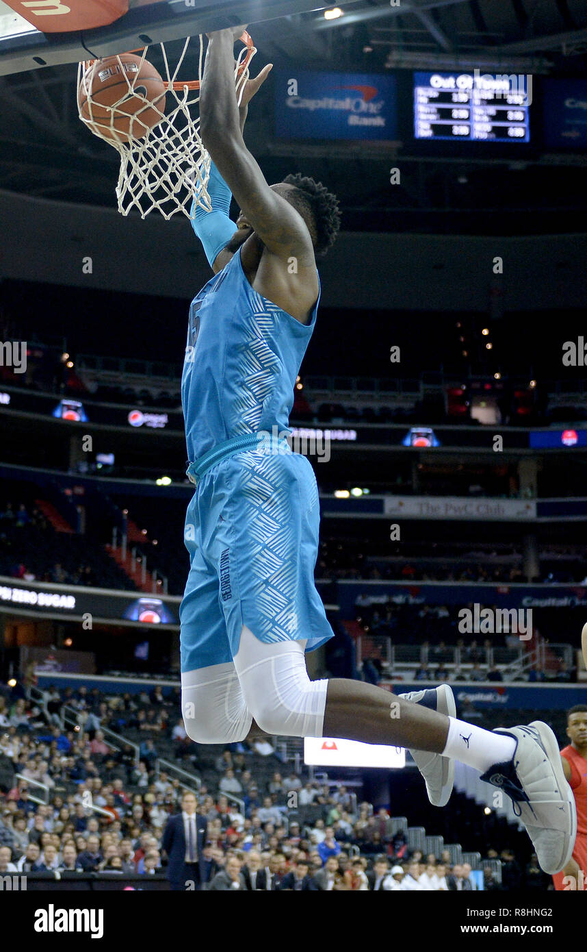 Washington, DC, USA. 15 Dez, 2018. 20181215 - Georgetown, JOSH LEBLANC (23) Dunks gegen der Southern Methodist University in der zweiten Hälfte in der Hauptstadt zu einer Arena in Washington. Credit: Chuck Myers/ZUMA Draht/Alamy leben Nachrichten Stockfoto