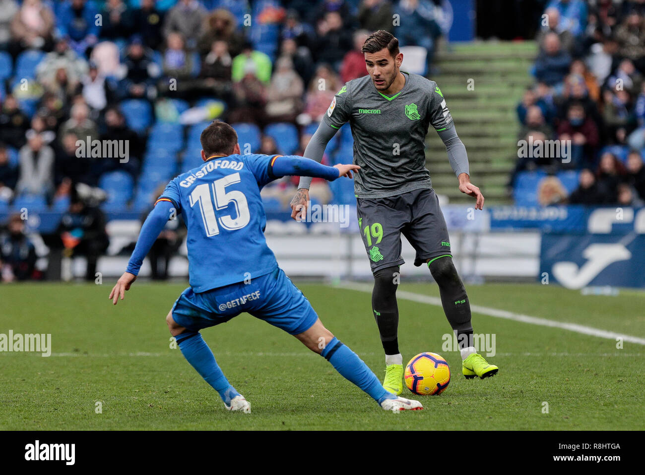 Von Getafe CF Sebastian Cristoforo und Real Sociedad Theo Hernandez in Aktion während der Liga Fußballspiel zwischen Getafe CF und Real Sociedad San Sebastián im Coliseum Alfonso Perez in Getafe, Spanien gesehen. (Endstand; Getafe CF 1:0 Real Sociedad) Stockfoto