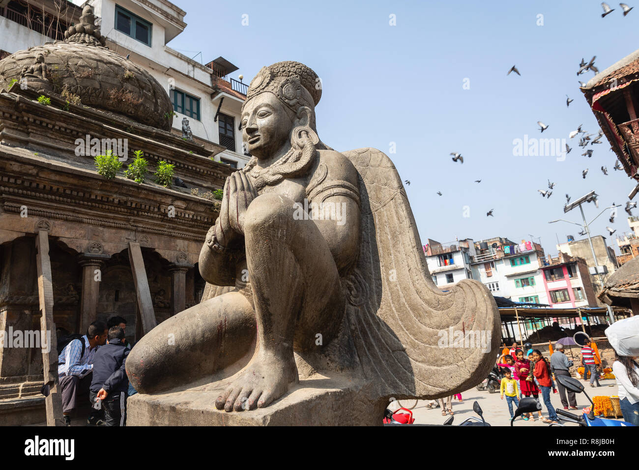 Eine betende Statue in Durbar Square, ein Weltkulturerbe der Unesco in Kathmandu, Nepal Stockfoto