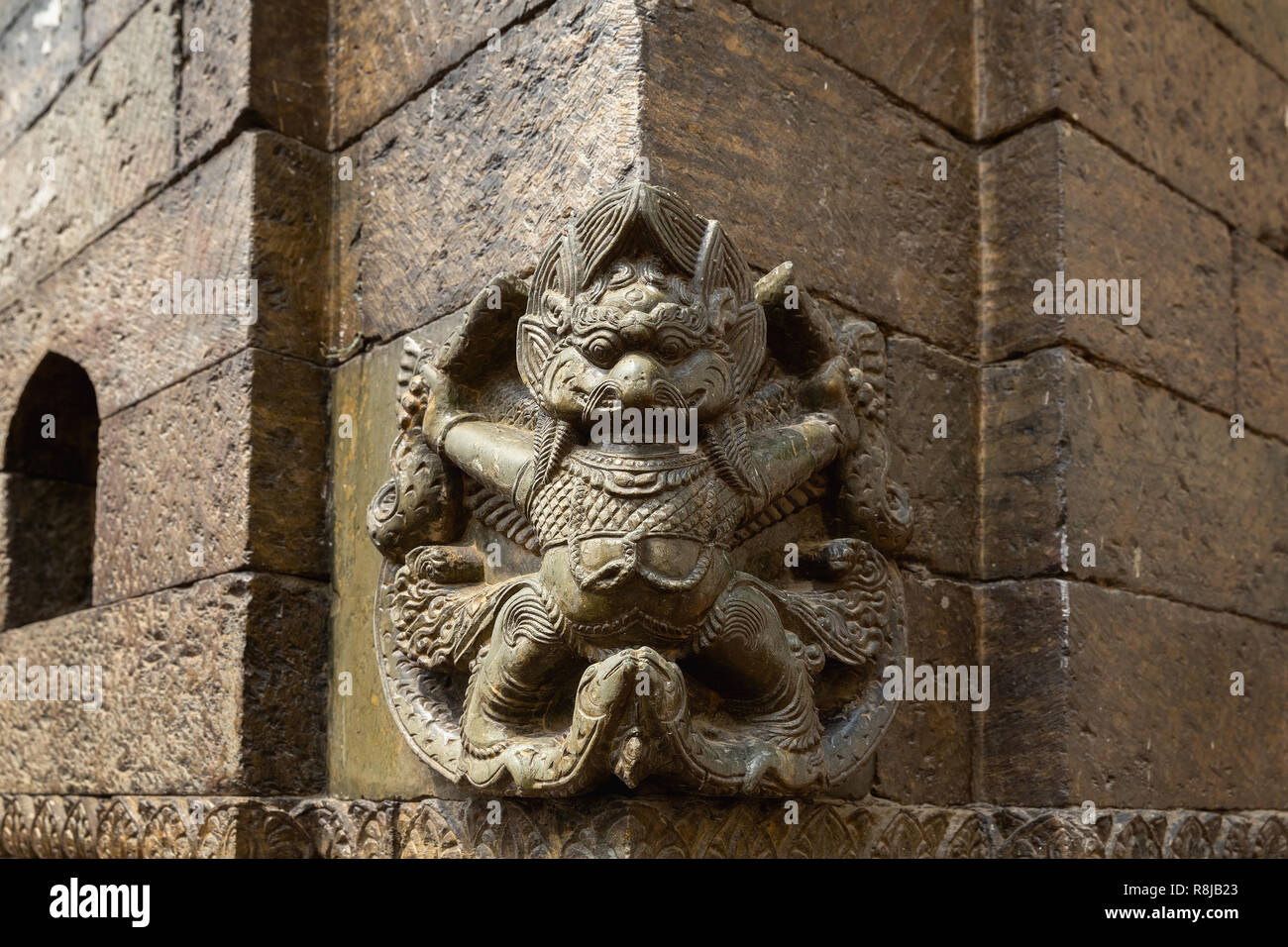 Hindu Gott geschnitzt auf der Außenseite der Heiligen hinduistischen Pashupatinath Tempel in Kathmandu, Nepal Stockfoto