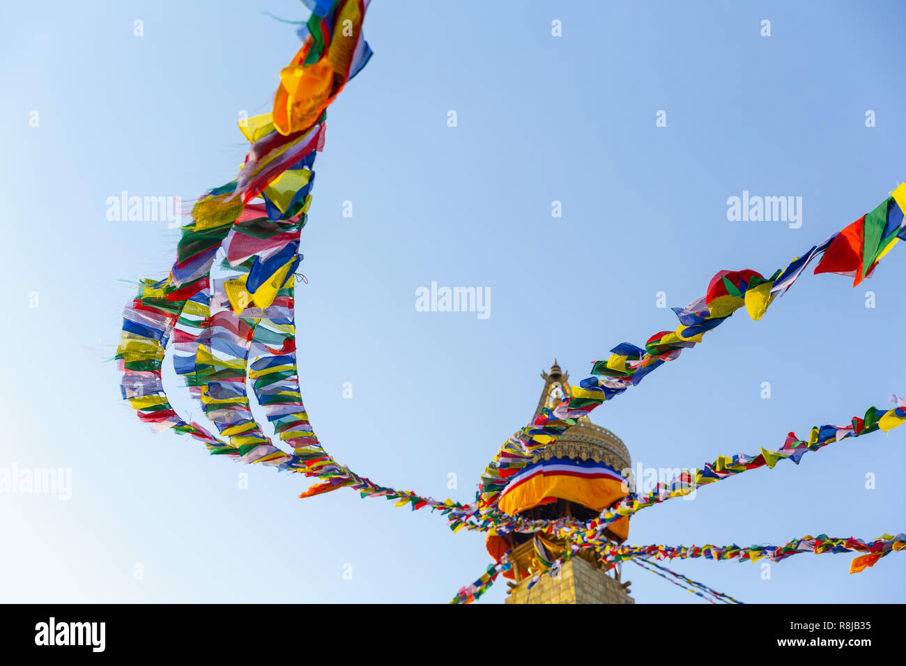 Gebetsfahnen an der Boudhanath Stupa in Kathmandu, Nepal fliegen Stockfoto