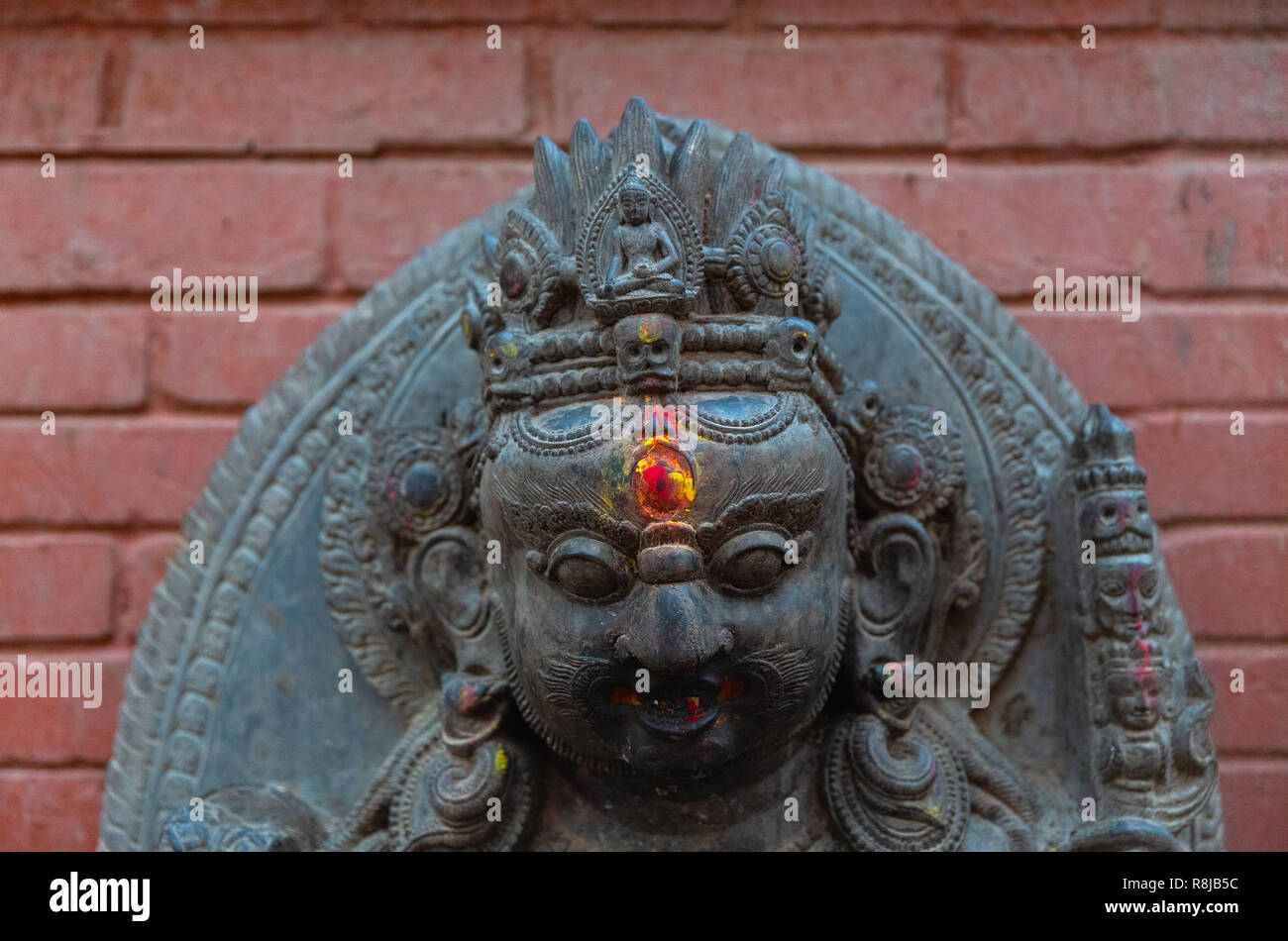 Statue auf die Buddhistische Swayambhunath (Monkey Tempel), Kathmandu, Nepal, Asien Stockfoto