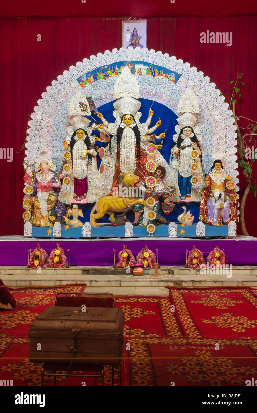 E-Block, C.R. Park, New Delhi, DT-16 Oct 2018. Eine Ansicht von Durga Puja Pandal Idiol In Stockfoto