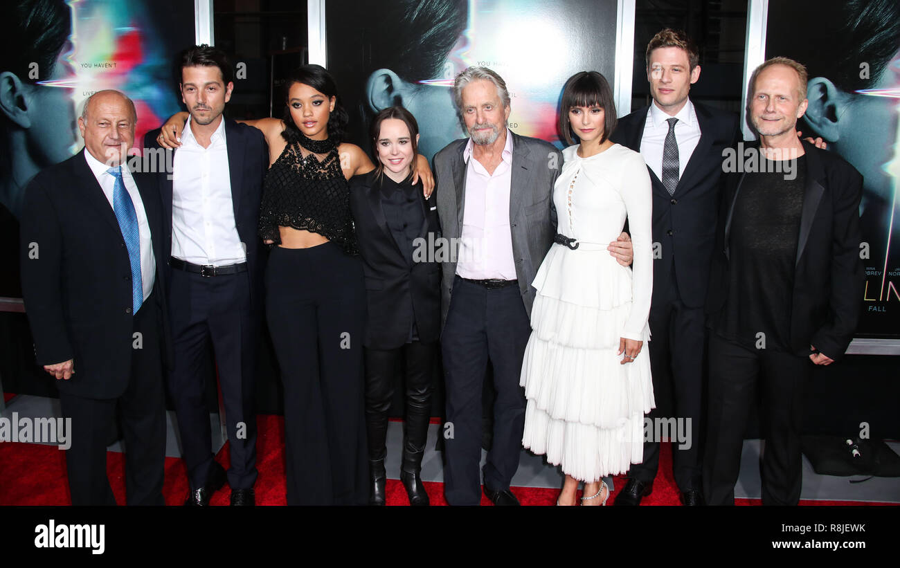 LOS ANGELES, Ca, USA - 27. SEPTEMBER: Laurence Mark, Diego Luna, kiersey Clemons, Ellen Page, Michael Douglas, Nina Dobrev, James Norton, Niels Arden Oplev am Los Angeles Premiere von Columbia Pictures'' der Spielgefährte" am Theater im Ace Hotel hielt am 27. September 2017 in Los Angeles, Kalifornien, USA. (Foto von Xavier Collin/Image Press Agency) Stockfoto