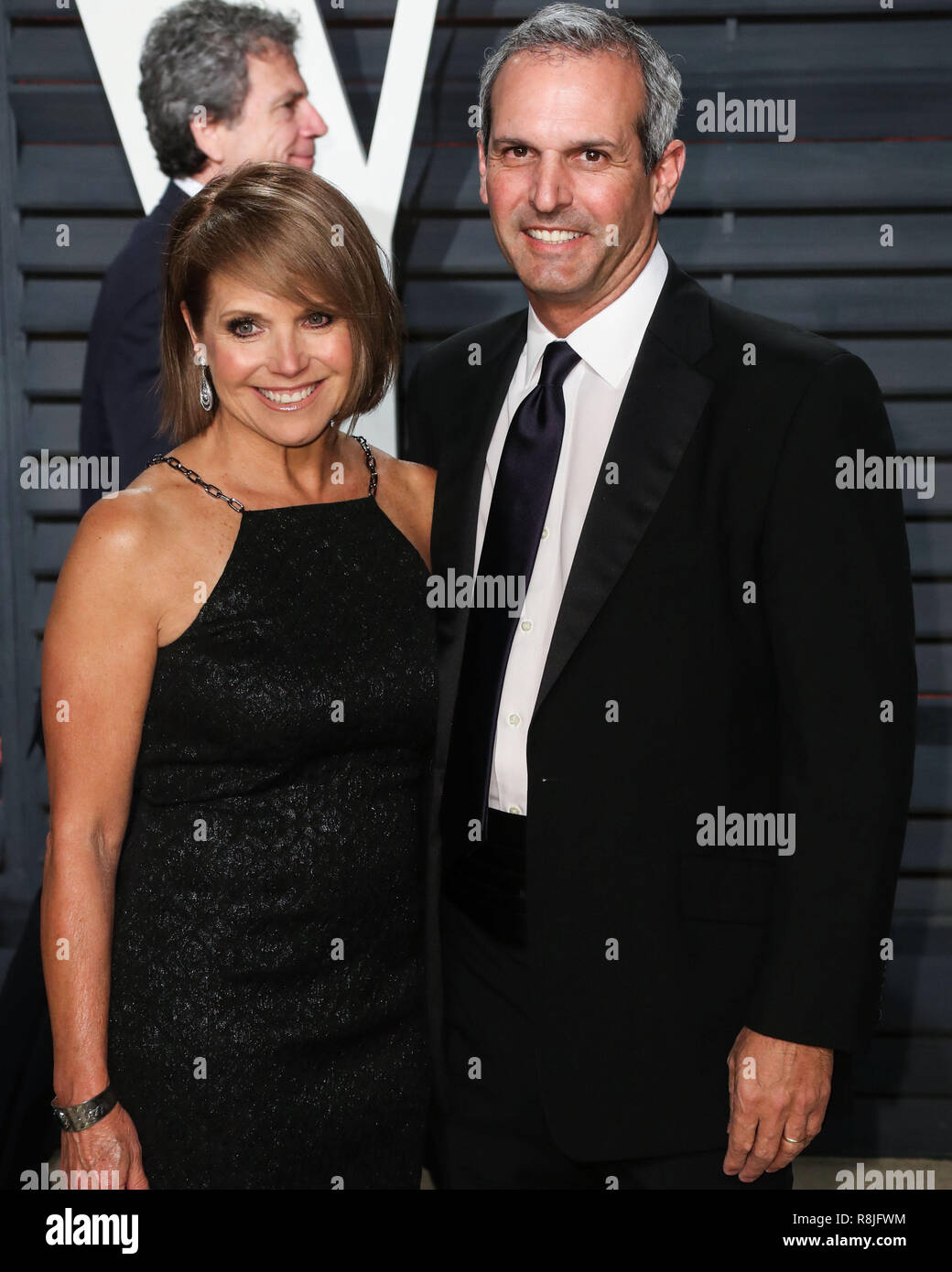 BEVERLY HILLS, Los Angeles, CA, USA - 26. Februar: Katie Couric, John molner kommt an der 2017 Vanity Fair Oscar Party im Wallis Annenberg Center für Darstellende Künste am 26. Februar 2017 in Beverly Hills, Los Angeles, Kalifornien, USA. (Foto von Xavier Collin/Image Press Agency) Stockfoto