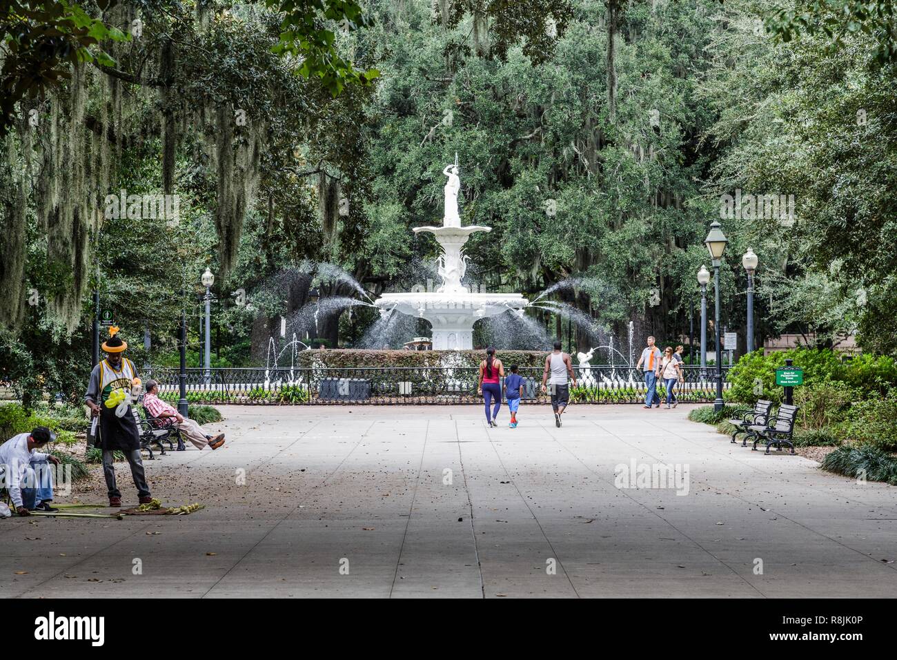 Familie bei Forsyth Park Stockfoto