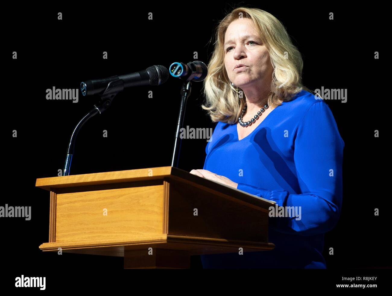 Ellen Stofan, Direktor des Smithsonian National Air und Space Museum, spricht über das Apollo Programm während der Geist des Apollo Veranstaltung zum Gedenken an den 50. Jahrestag von Apollo 8 an der National Cathedral Dezember 11, 2018 in Washington, DC. Apollo 8 war der erste bemannte Raumfahrt zum Mond und zurück die Astronauten Frank Borman, Jim Lovell und William Anders im Dezember 1968. Stockfoto