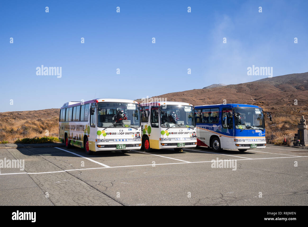 Aso, Kumamoto, Japan, November 10, 2018: Aso Seilbahn Station in Aso Berge, blauer Himmel. Stockfoto