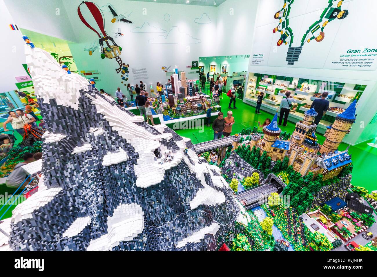 Dänemark, Nordjütland, Billund, Lego® Haus ist die Lego®-experimentellen  Zentrum für die allgemeine Öffentlichkeit mit 25 Millionen Ziegel über  12.000 m2 in sechs Zonen verfügbar: die rote Zone zu kreativen Fähigkeiten  gewidmet, hier