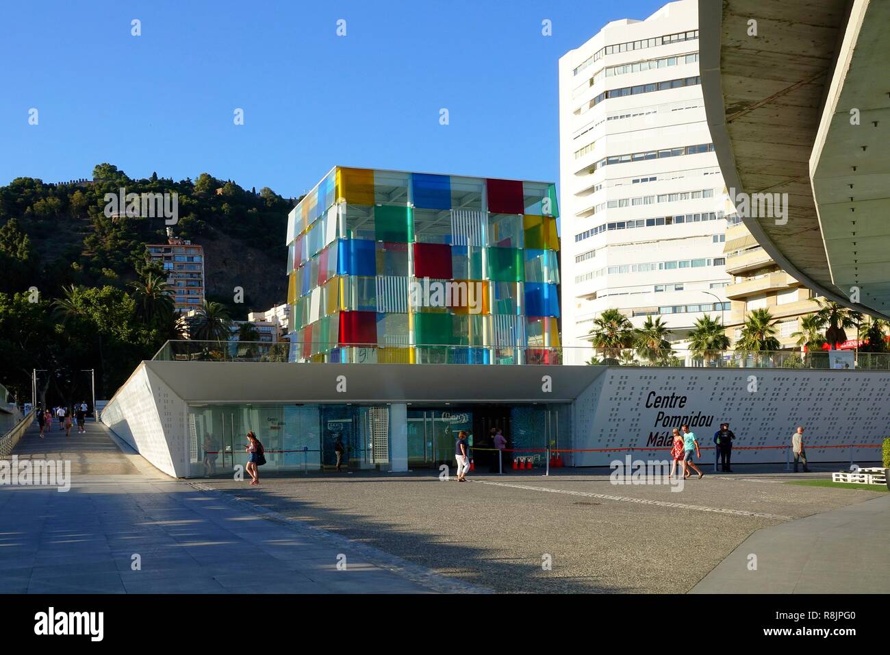 Spanien, Andalusien, Malaga, Centre Pompidou, El Cubo von Daniel Buren. Stockfoto