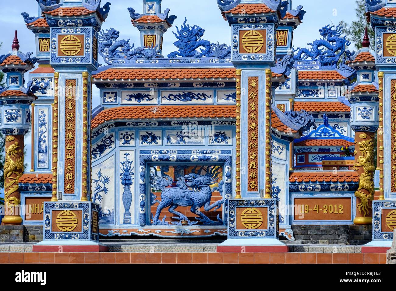 Vietnam, Thua Thien Hue Provinz, Tam Giang, Gräber und Friedhof in der Lagune Stockfoto
