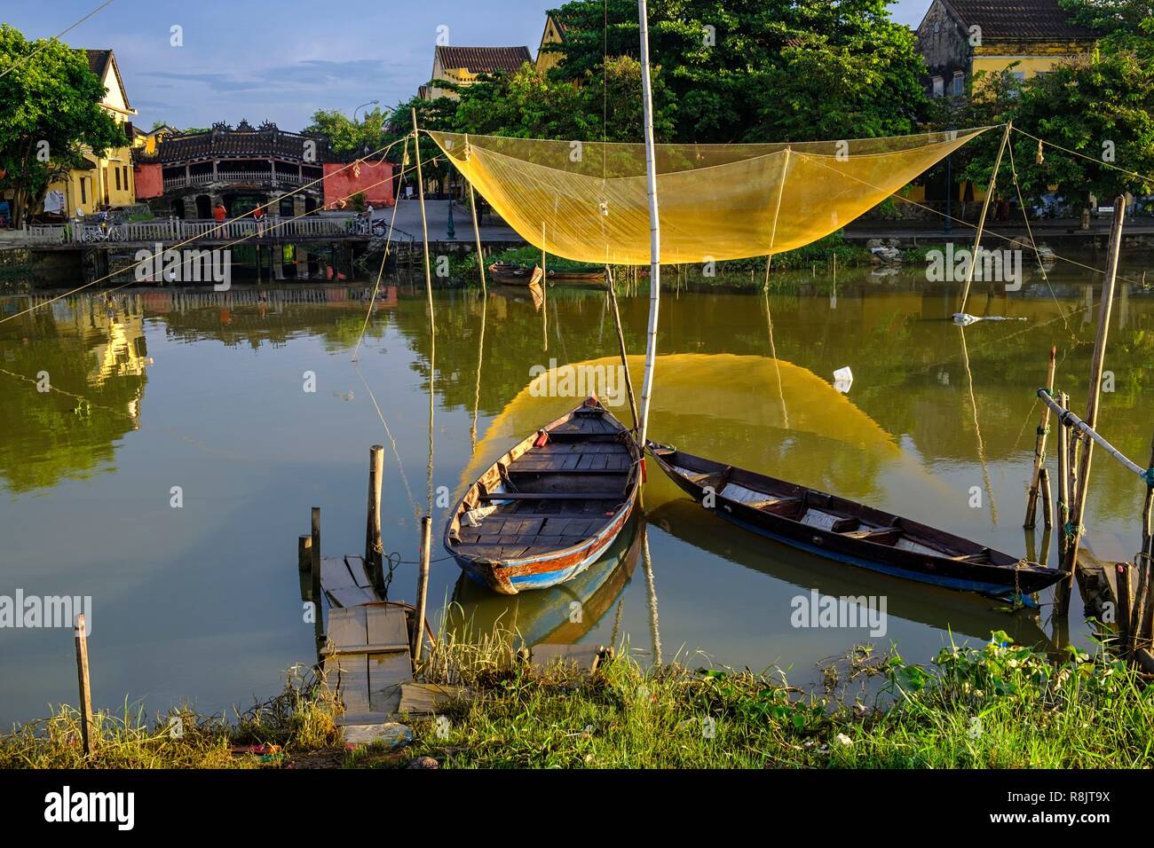 Vietnam, Quang Nam Provinz, Hoi An, Altstadt, die zum Weltkulturerbe der UNESCO, Fischer auf Thu Bon Fluss Stockfoto