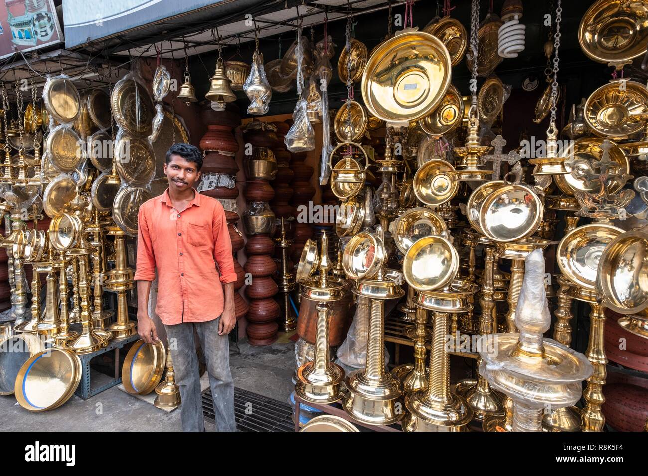 Indien, Bundesstaat Kerala, Kozhikode oder Calicut, metalwares Shop Stockfoto
