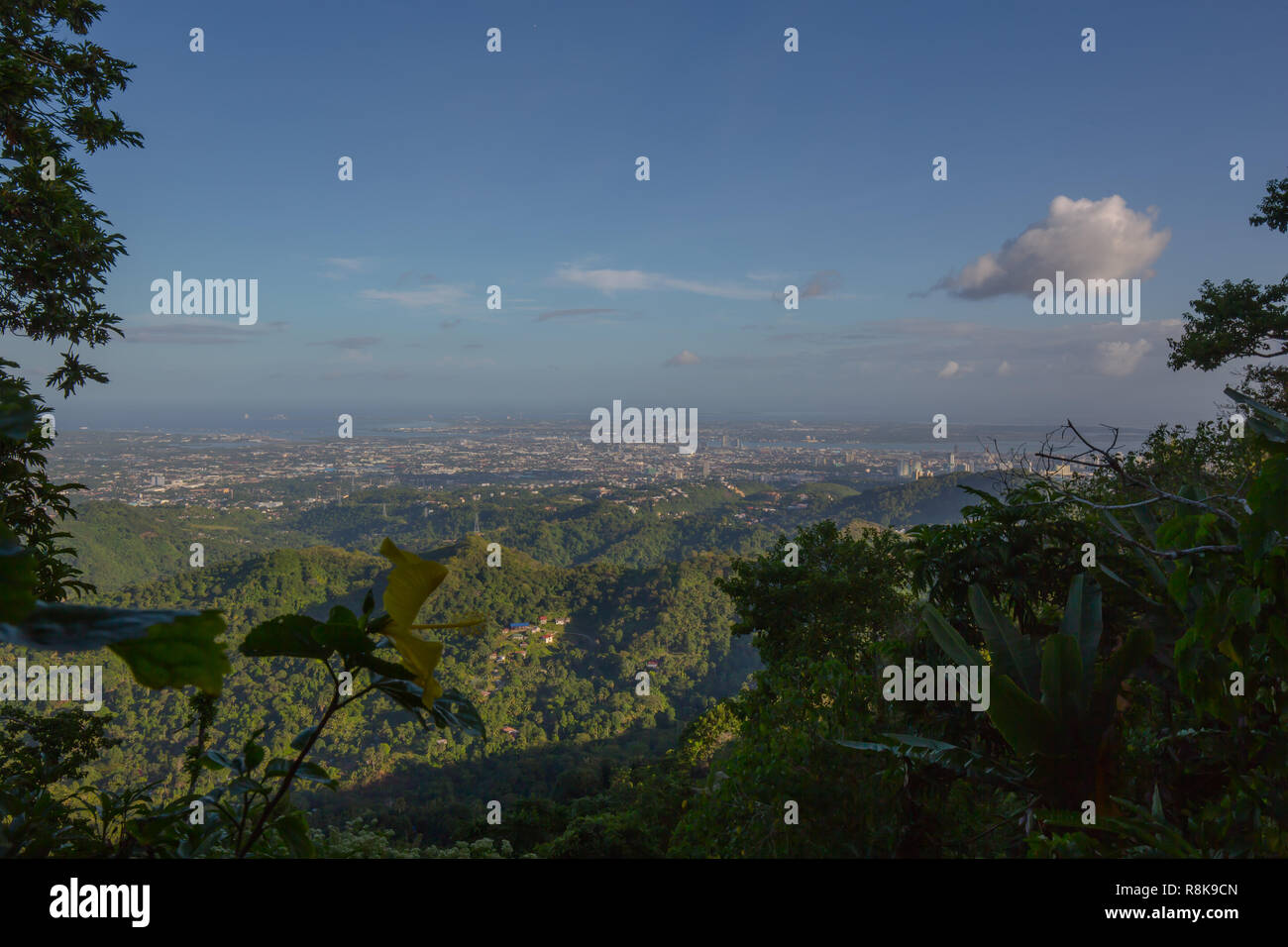Überblick einen kurzen Sightseeing - Aufenthalt punkt Tops Cebu City View Point Tourist Spot zu Cebu-Mandaue - Mactan-Olango mit Mactan Bridge Stockfoto