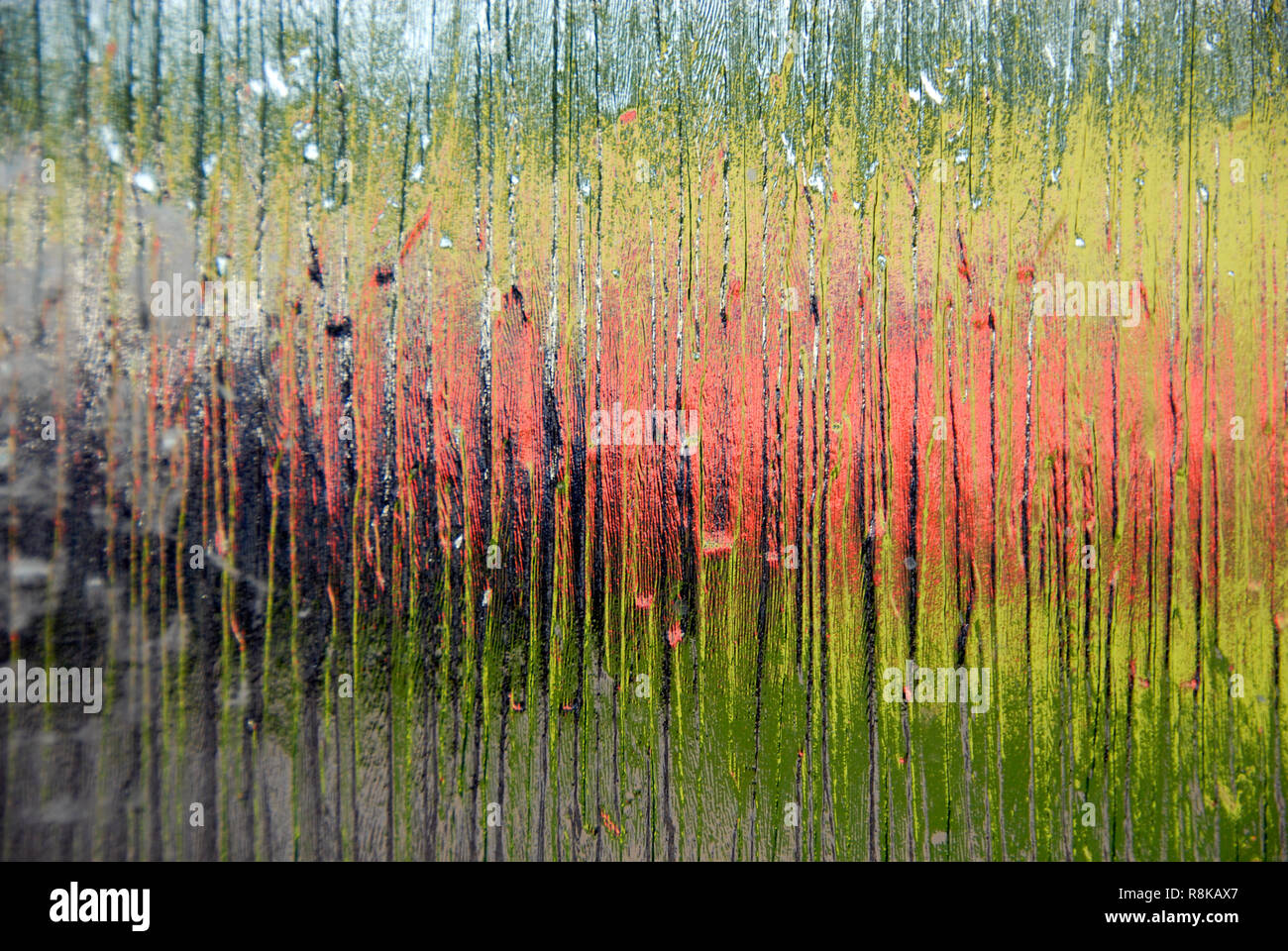 Zusammenfassung der verschiedenen Farben mit gemusterten Glas gesehen Stockfoto