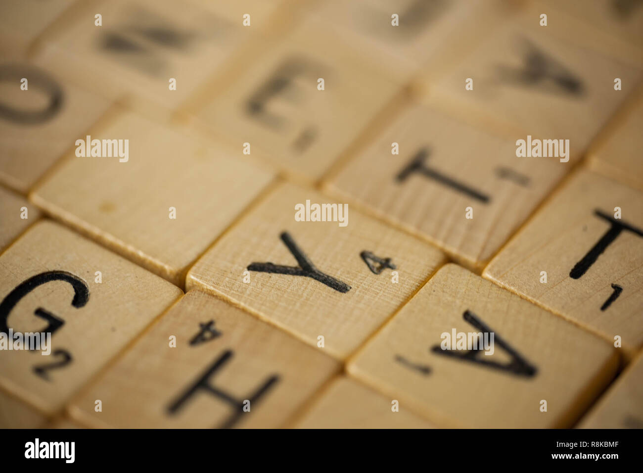 WOODBRIDGE, NEW JERSEY, November 9, 2018: Scrabble Fliesen einen einzigartigen Hintergrund oder Hintergrundbild erstellen Stockfoto