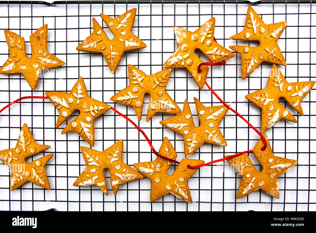 Weihnachten festliche geformte Plätzchen flach Tischplatte Stockfoto