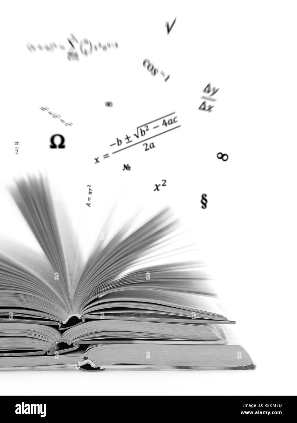 Mathematische Formeln sind aus einem offenen Buch abgegeben Stockfoto