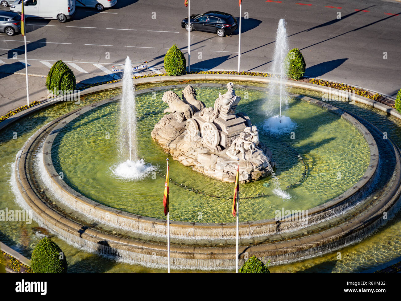 Luftaufnahme von Cibeles Brunnen an der Plaza de Cibeles in Madrid an einem sonnigen Tag Stockfoto