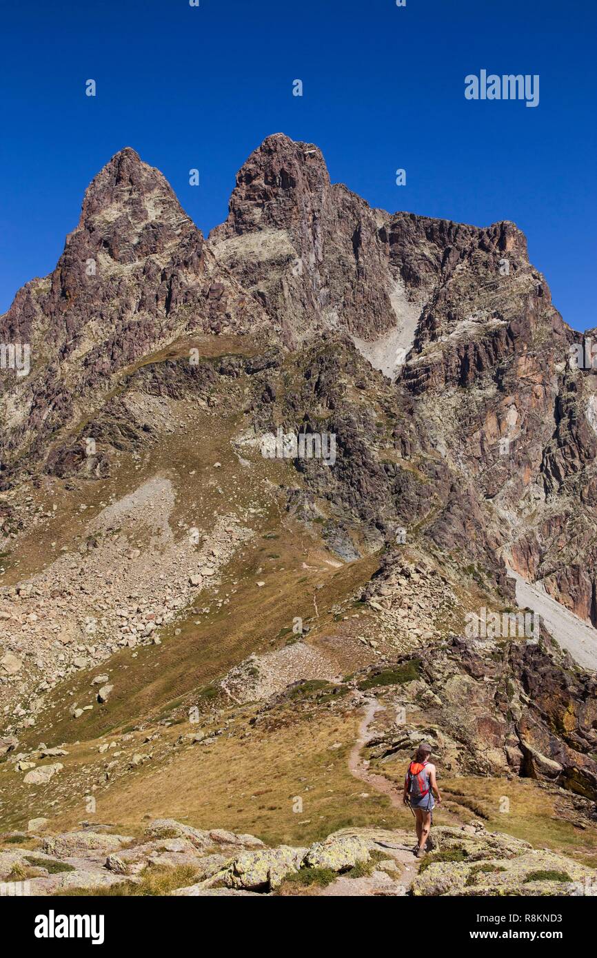 Frankreich, Pyrenees Atlantiques, Parc National des Pyrenees (Nationalpark der Pyrenäen), Pic du Midi d'Ossau (2884 m) von der Spitze des Peyreget (2487 m) Stockfoto