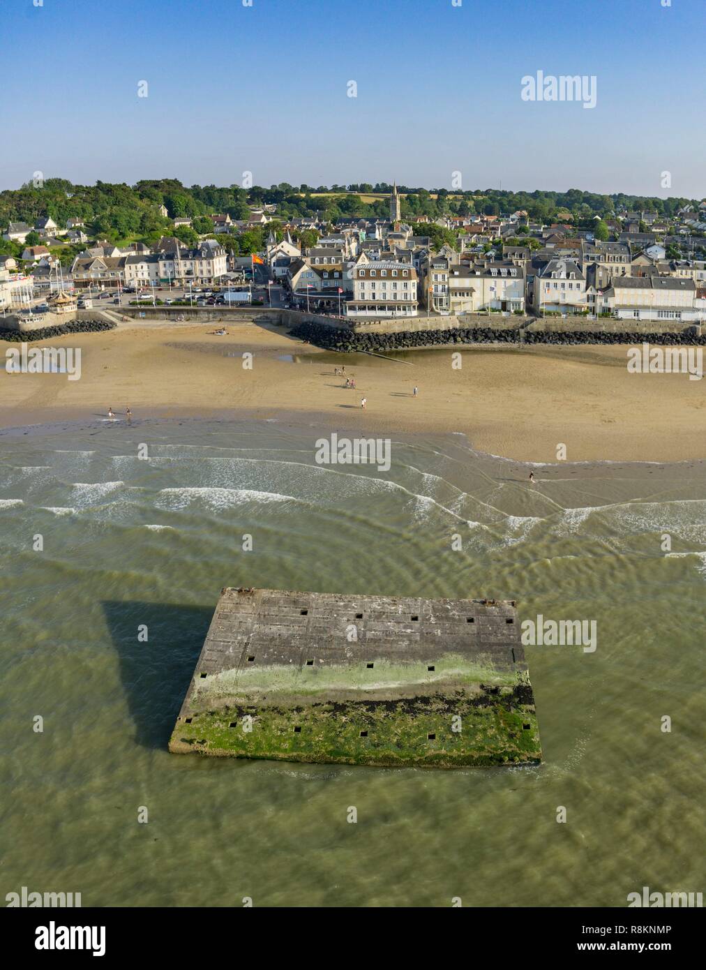 Frankreich, Calvados, Arromanches-les-Bains, Mulberry B bleibt, Port Winston, Phoenix Wellenbrecher, Gold Beach, Alliierte Invasion von Deutschen besetzten Frankreich in die Landung in der Normandie am 6. Juni 1944 (Luftbild) Stockfoto