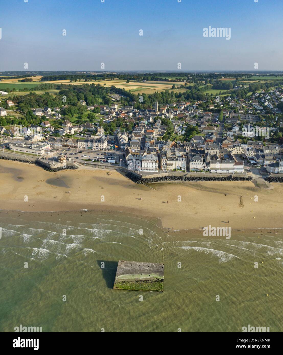 Frankreich, Calvados, Arromanches-les-Bains, Mulberry B bleibt, Port Winston, Phoenix Wellenbrecher, Gold Beach, Alliierte Invasion von Deutschen besetzten Frankreich in die Landung in der Normandie am 6. Juni 1944 (Luftbild) Stockfoto