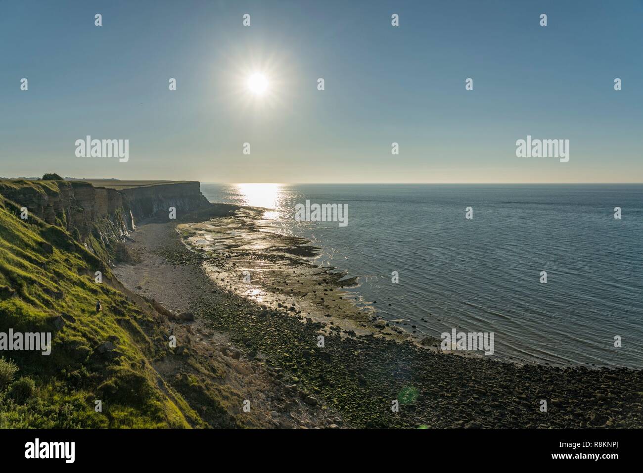 Frankreich, Calvados, Arromanches-les-Bains, Klippen von Cap Manvieux Stockfoto