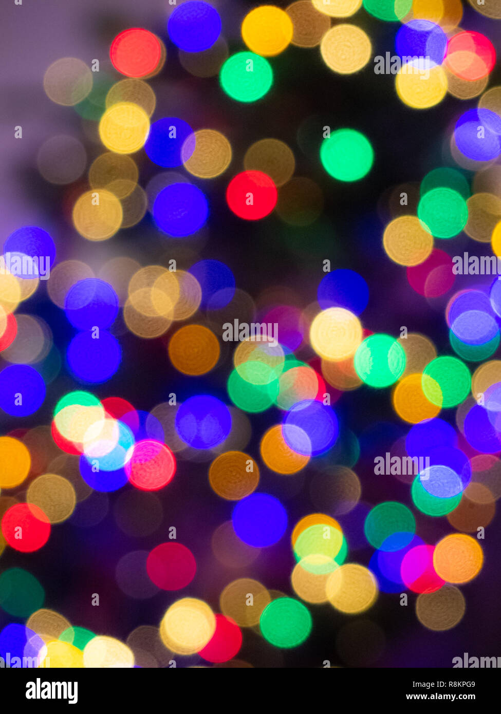 Weihnachtsbaumbeleuchtungen Bokeh - Außerhalb des Fokus Hintergrundbild Stockfoto