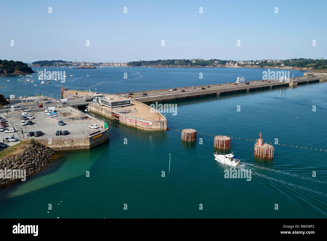 Frankreich, Ille et Vilaine, Cote d'Emeraude (Emerald), Saint Malo, La Richardais, der stausee Barrage de la Rance, Gezeitenkraftwerk (Luftbild) Stockfoto