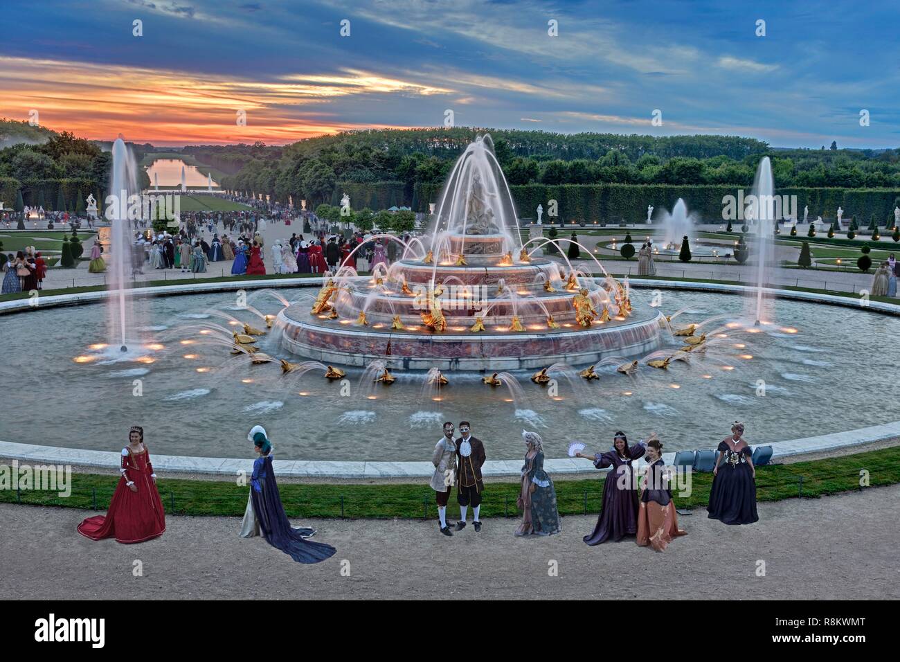 Frankreich, Yvelines, Versailles, Gärten von Schloss Versailles als Weltkulturerbe von der UNESCO, der Brunnen der Latona während der maskenball Stockfoto