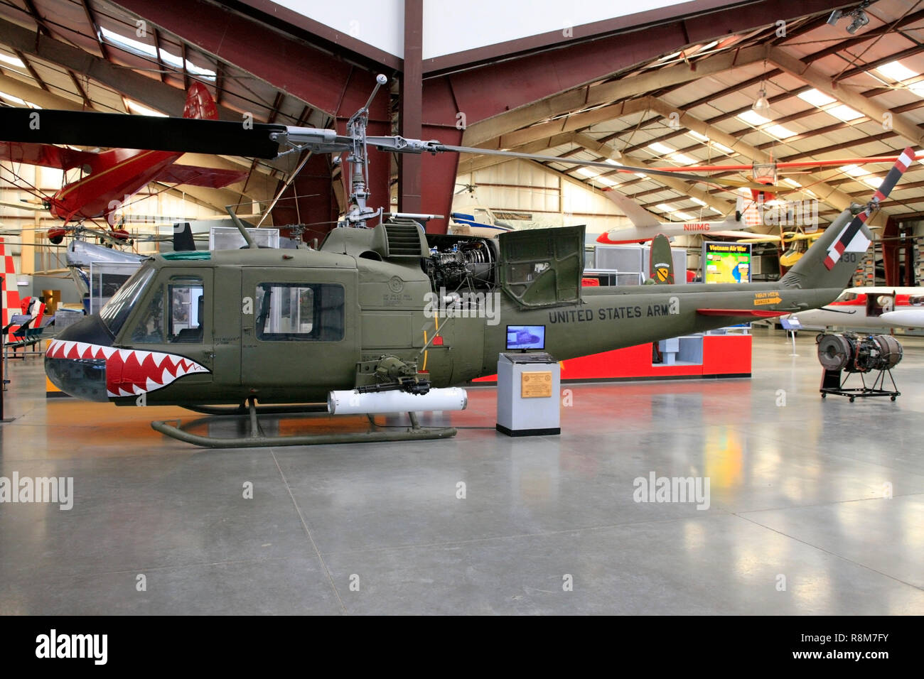 Vietnamkriegs Bell UH-1N Huey Hubschrauber auf der Pima Air & Space Museum in Tucson, AZ Stockfoto